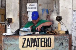 Zapatero cuenta propista cubano